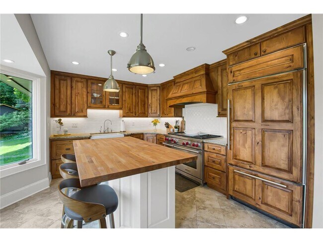 Building Photo - 3465 Deephaven Ave