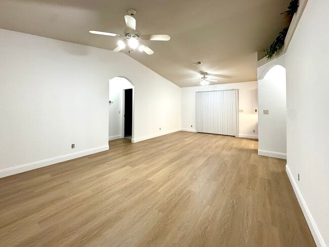 Building Photo - 1215 Mohican Dr