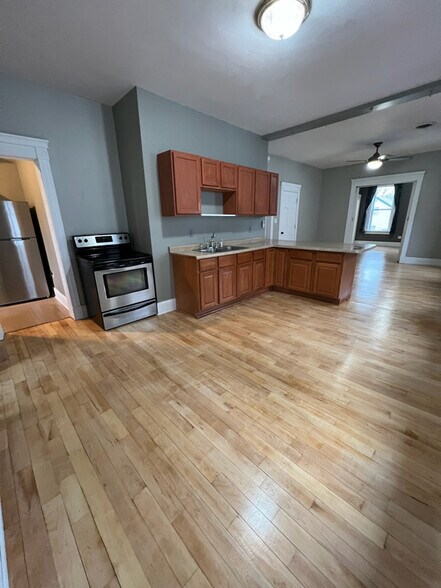 Building Photo - 317 E Garfield Ave