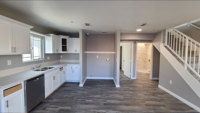 Building Photo - 129(425)