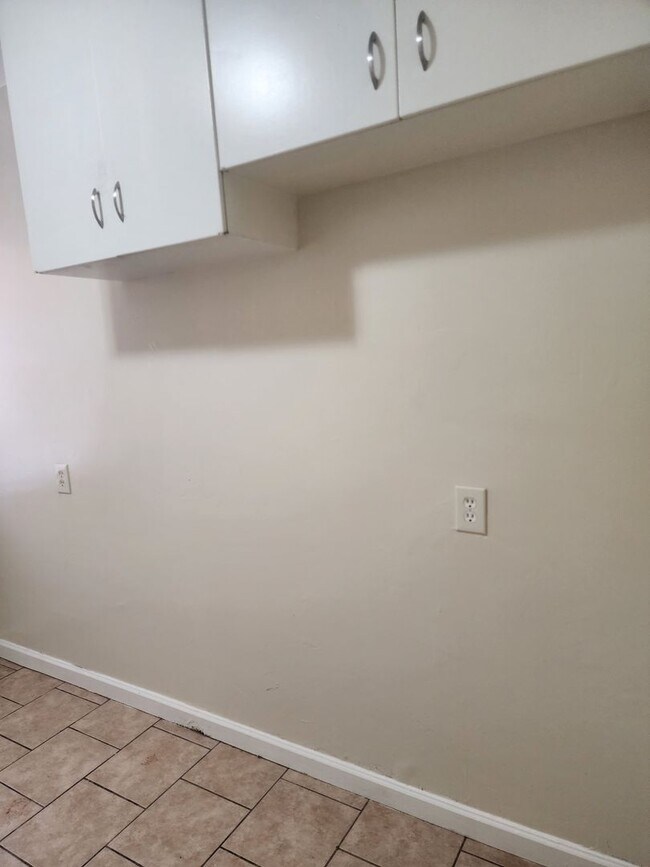 Building Photo - 1210 Oregon St