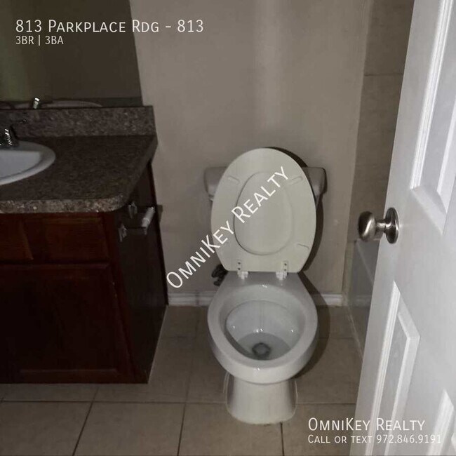 Building Photo - 813 Parkplace Ridge
