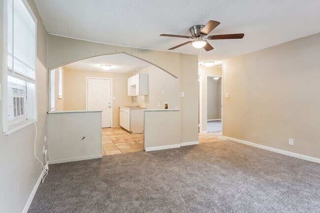 Building Photo - 128 Ann Dr SW