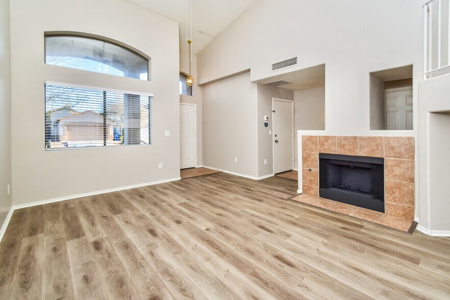 Building Photo - 8757 E Chimney Spring Dr