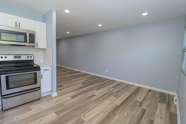 Building Photo - 3 Bedroom Oasis in Severna Park