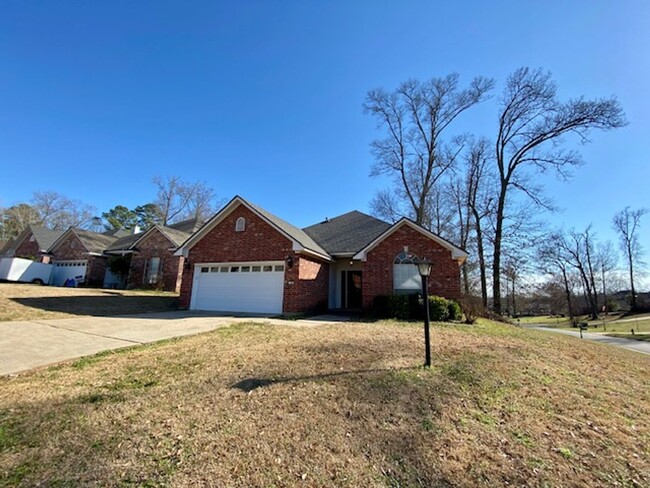 Building Photo - 3 Bedroom 2 Bath Home in Dogwood South Nei...