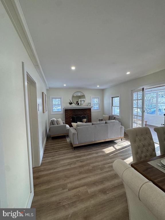 Building Photo - 11 Gentian St