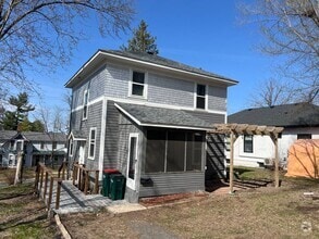 Building Photo - Four Bedroom, One Bathroom Single Family H...