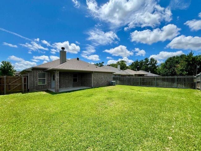 Building Photo - 2520 Meadowglen Ct
