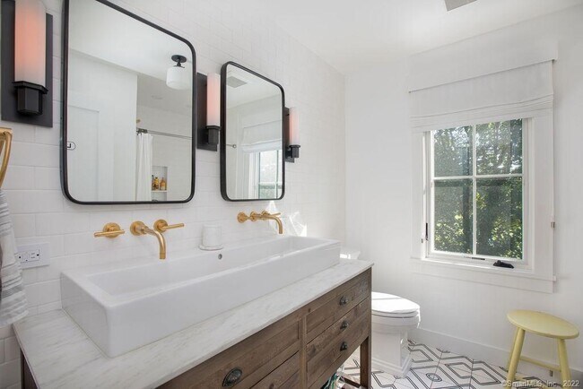 Building Photo - 49 Benton Hill Rd