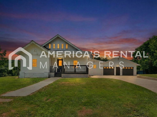 Building Photo - Room to Roam: Expansive Home with Screened Porch - Coming Soon!!