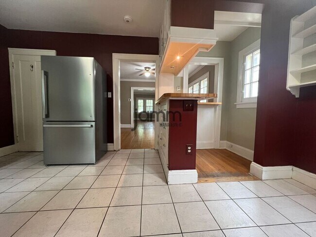 Building Photo - 3079 Meadowbrook Blvd
