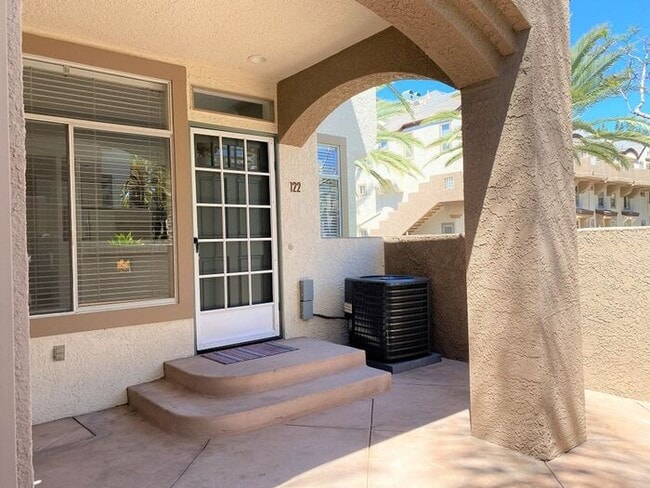 Building Photo - Desirable 2 Bedroom 2.5 Bathroom Townhome ...