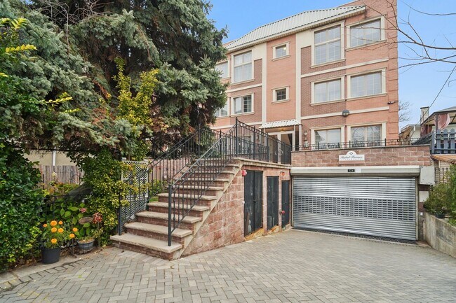 Building Photo - 124 68th St