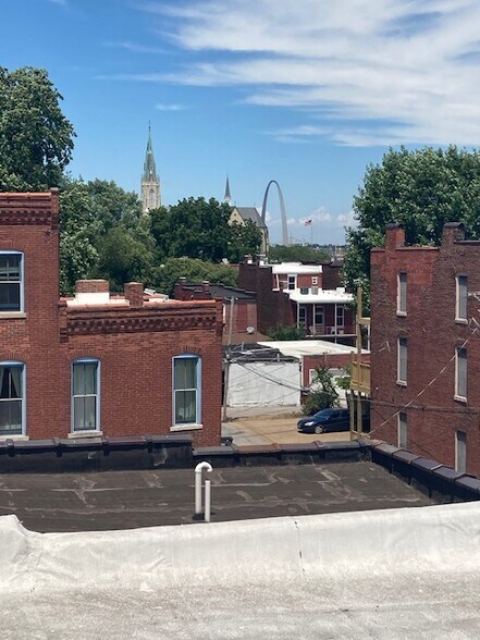 Building Photo - 2336 S 9th St