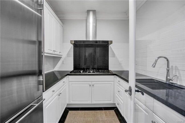 Building Photo - 54 Clifford