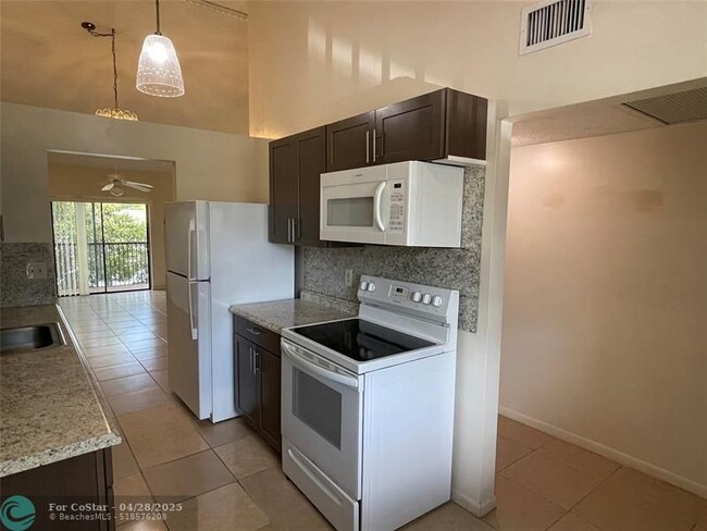 Building Photo - 9898 Nob Hill Ct