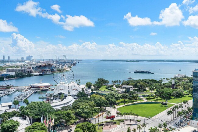 Building Photo - 398 NE 5th St