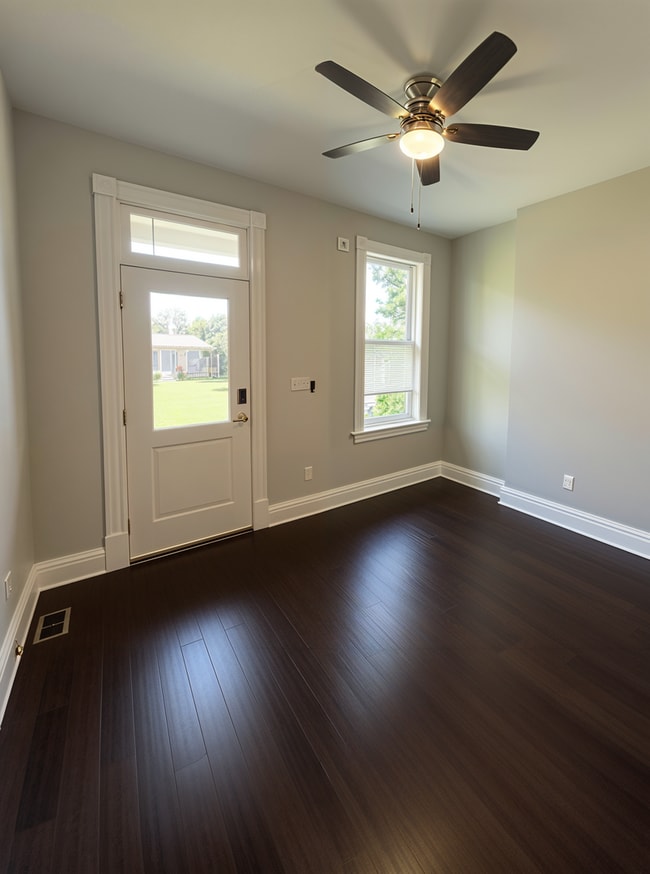 Building Photo - Newly Renovated Single Family Home