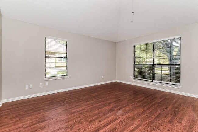 Building Photo - 4017 Dorchester Dr