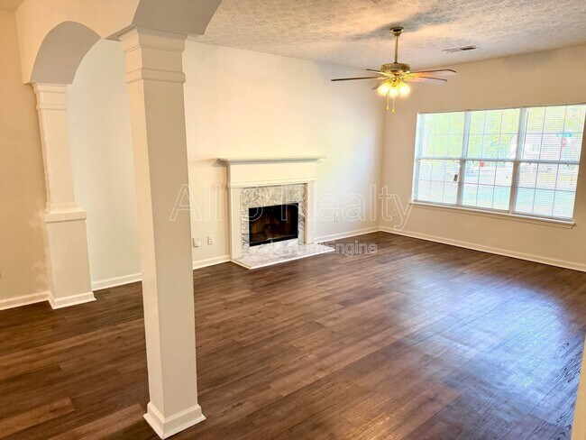 Building Photo - 1389 Highgrove Way