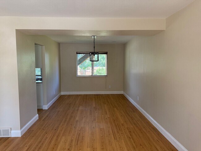 Building Photo - Stunning Cheyenne Mountain 4 Bedroom Home