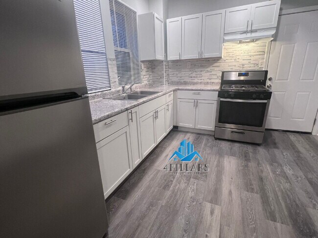 Building Photo - "Charming 3-Bed Gem in East Chicago – Spacious 1066 Sq Ft Retreat!"