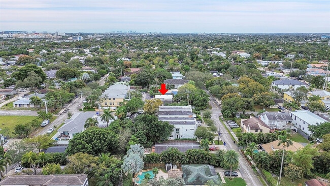 Building Photo - 604 SW 6th Ave