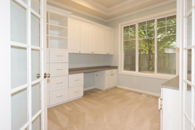 Building Photo - 4 bedroom in Kirkland WA 98033