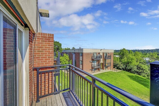 Building Photo - $940.95 with Half Off the first month's rent, 1 Bed, 1 Bath, Condo in Denver with Cozy Fireplace!