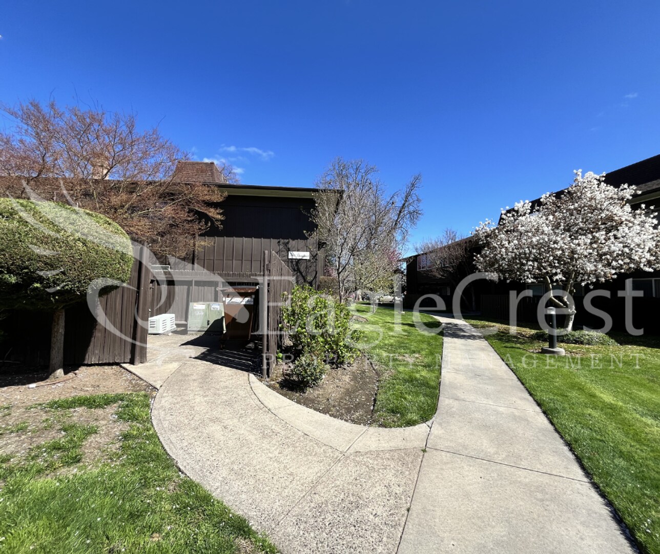 Building Photo - Convenient 2 Bedroom 2 Bathroom Condo Living "In The Trees" with On-Site Amenities