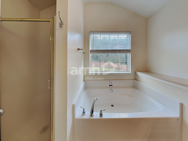 Building Photo - 389 Sunderland Way
