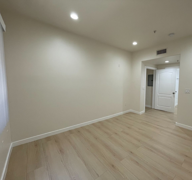 Building Photo - 10849 Fruitland Dr Studio City, CA 91604