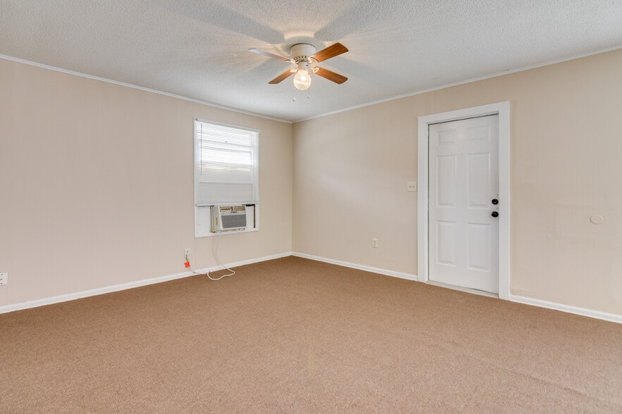 Living Room - 1730 Telfair St