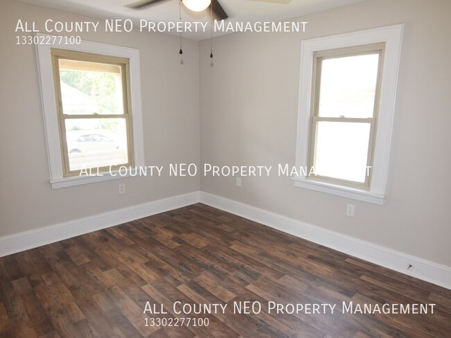 Building Photo - 643 E Archwood Ave