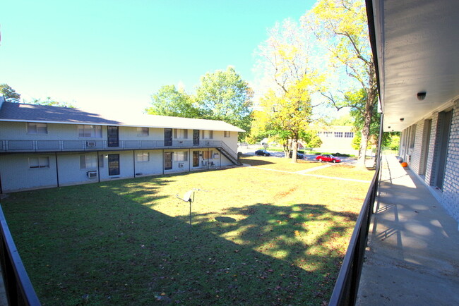 Building Photo - Grahamwood Flats