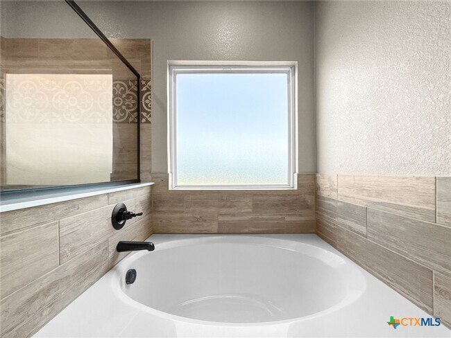 Building Photo - 1606 Black Kettle Trl