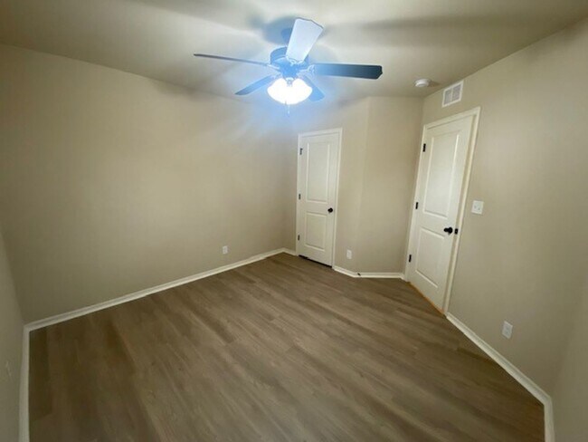 Building Photo - Spacious 4 Bed | 2 Bath | Large backyard | Bixby