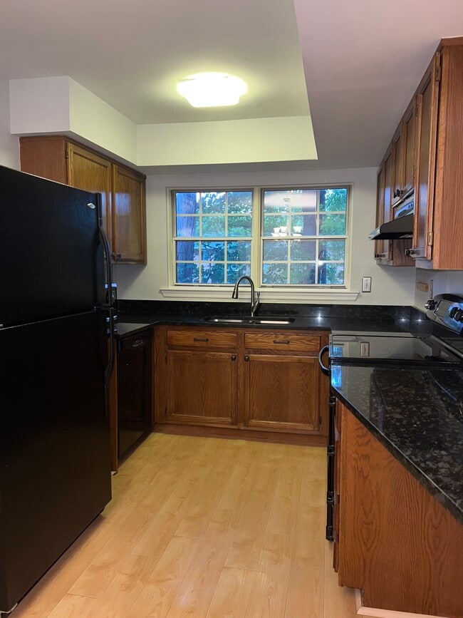 Building Photo - 7754 New Providence Dr