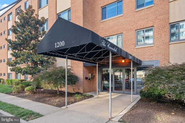 Building Photo - Welcome to this lovely and spacious fully remodeled 1 bedroom, 1 bath condo at The Cavendish