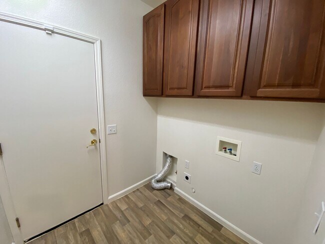 Building Photo - Cute Home in EGUSD