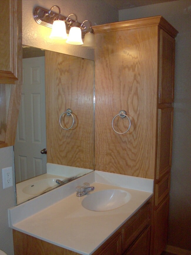 Building Photo - Well-Maintained Home Near Clear Creek Gate...