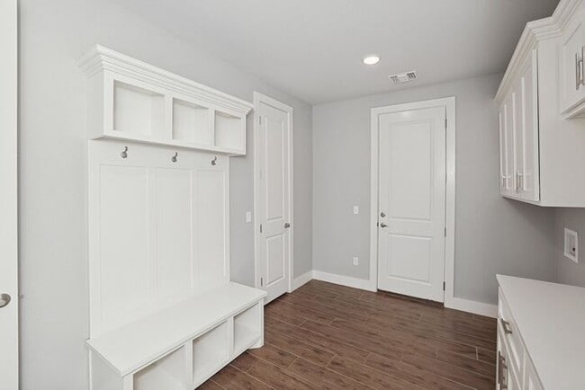 Building Photo - 9240 Highland Springs Dr