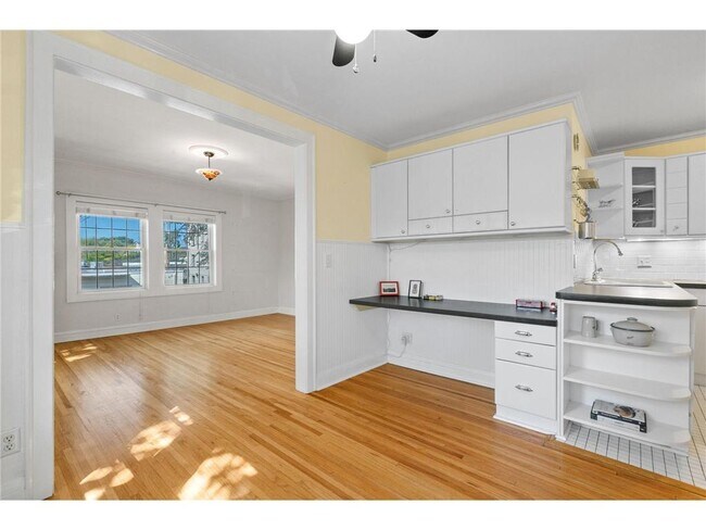 Building Photo - 2739 Girard Ave S