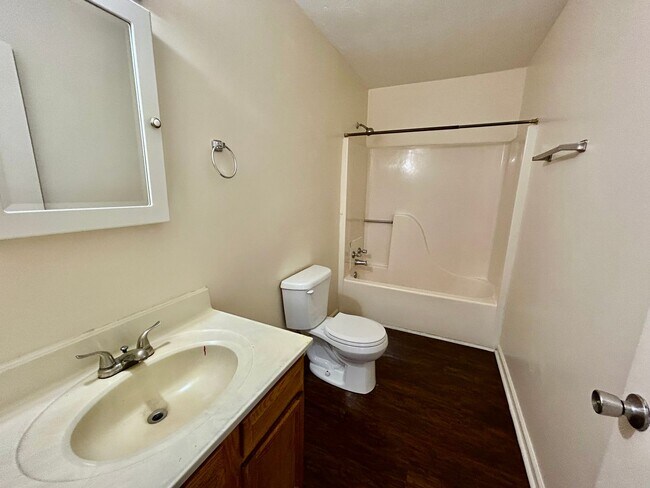 Building Photo - MAC190