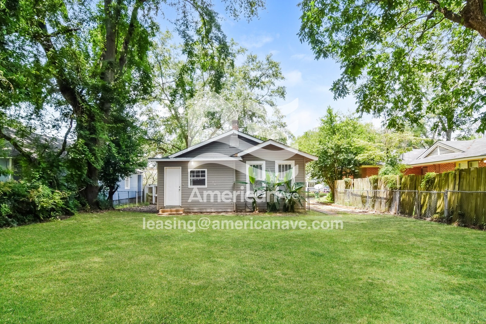 Building Photo - 2140 Winona Ave