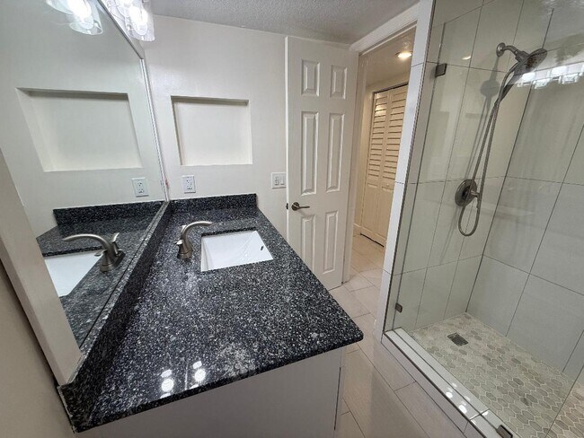 Building Photo - 8901 N New River Canal Rd