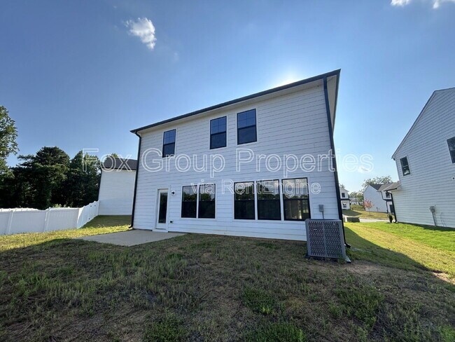Building Photo - 115 Silverwood Ct