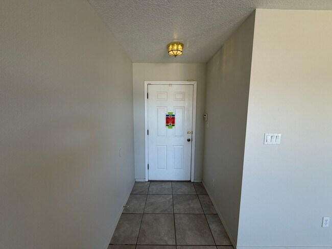 Building Photo - 3 Bedroom Home Near Unser Blvd NW & Ladera Dr NW!