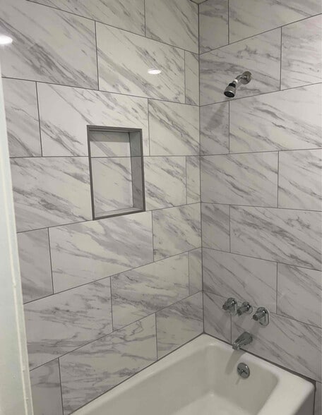 Building Photo - 2122 Acklen Ave